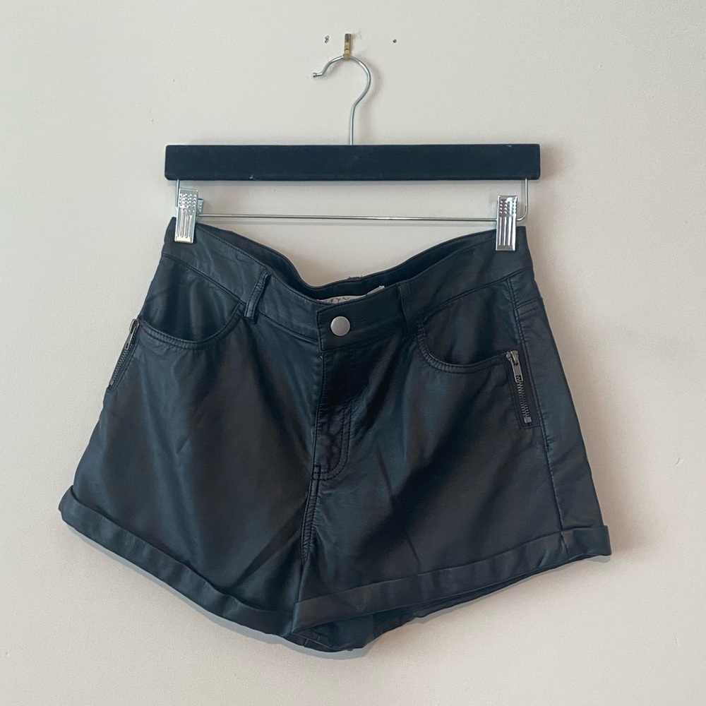 Sans Souci Vegan Leather Short with Zipper Accent and Silver Hardware SZ M. NWT